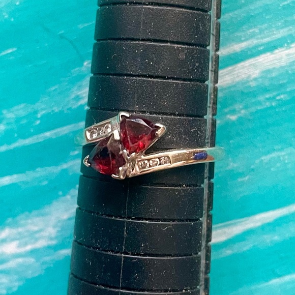 10K Gold and Garnet Ring - Picture 3 of 5